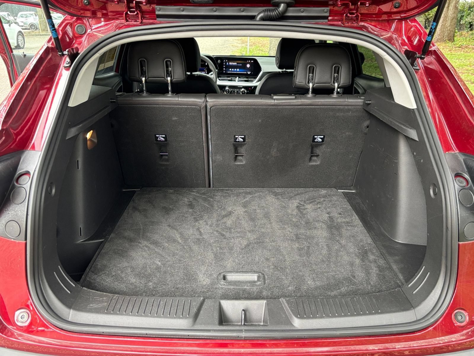 Used 2025 Chevrolet Trax LT FWD image 29