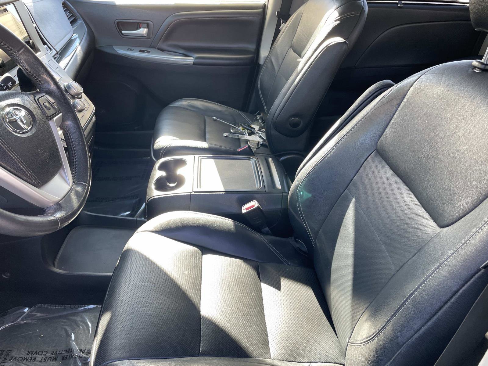 Used 2015 Toyota Sienna SE image 17