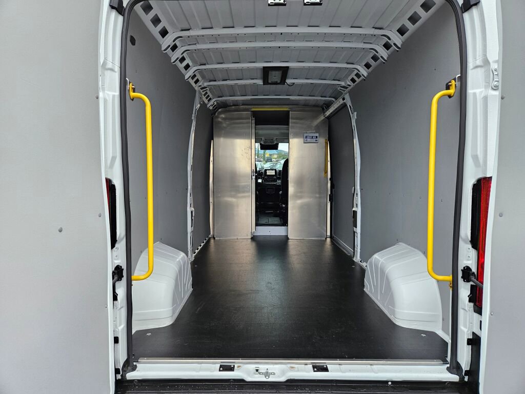 Used 2025 RAM ProMaster 2500 w/ Convenience Group image 12