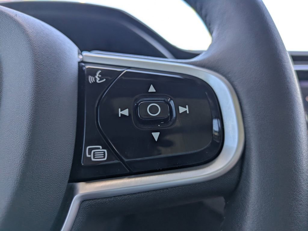 Used 2022 Volvo XC90 T5 Momentum w/ Protection Package Premier image 29