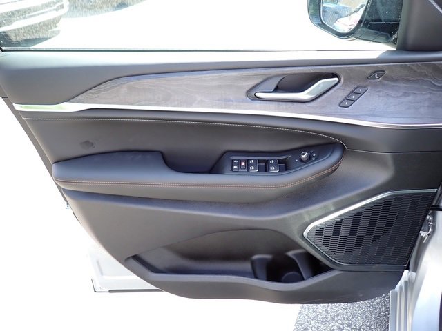 New 2025 Jeep Grand Cherokee Overland w/ Adv Protech Group III image 15