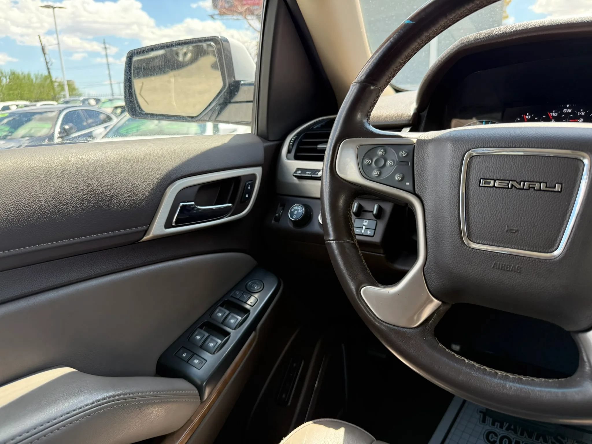 Used 2020 GMC Yukon Denali w/ Open Road Package AWD/4WD image 28