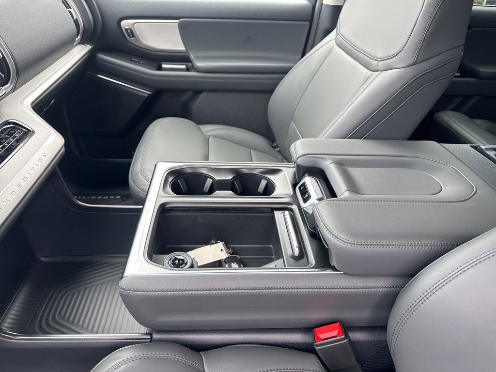 New 2026 Ford Expedition Active image 18