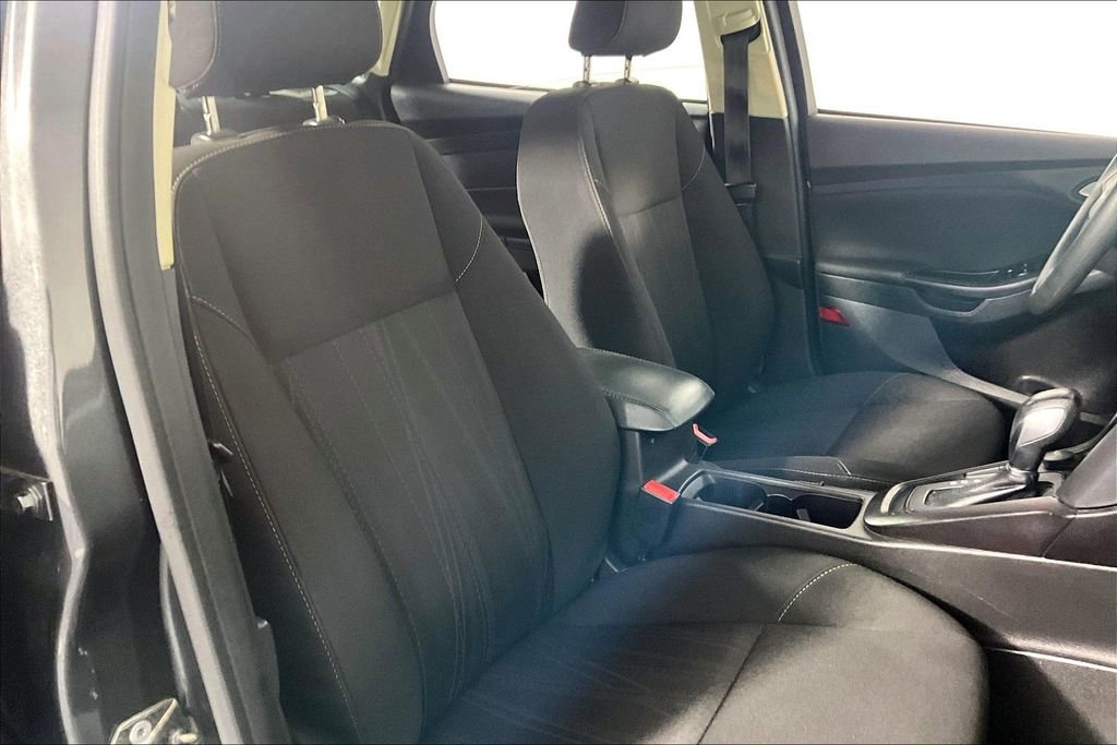 Used 2018 Ford Focus SE w/ SE Appearance Package FWD image 7