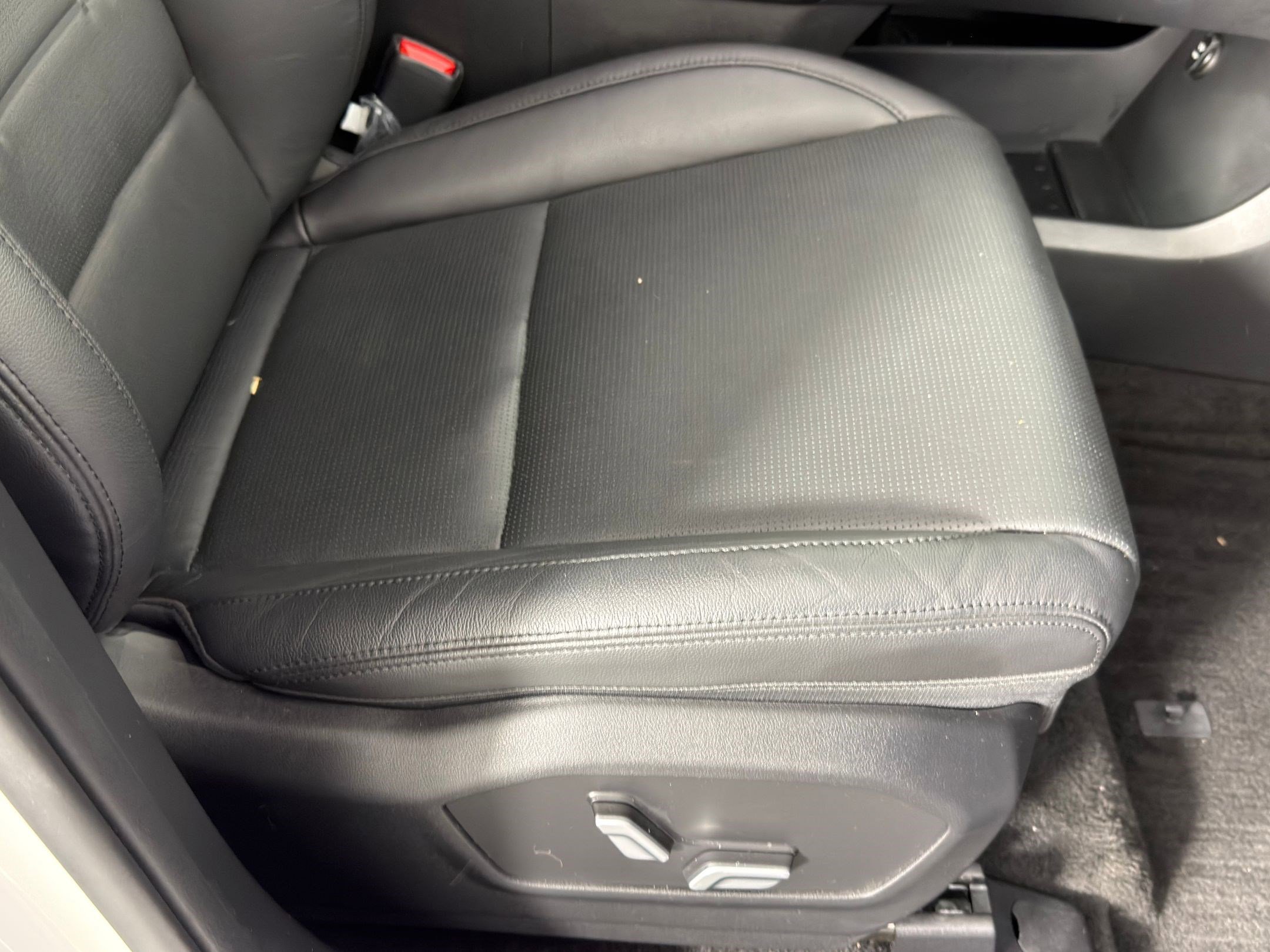 Used 2025 Hyundai Santa Fe Limited image 32