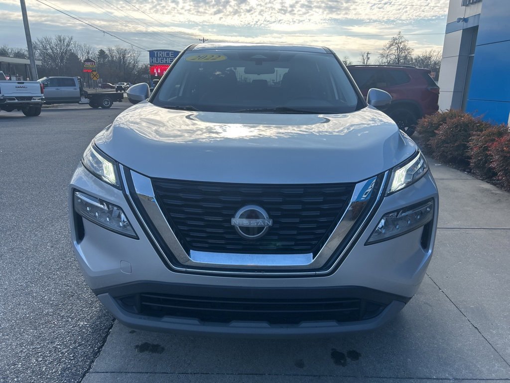 Used 2022 Nissan Rogue SV image 3