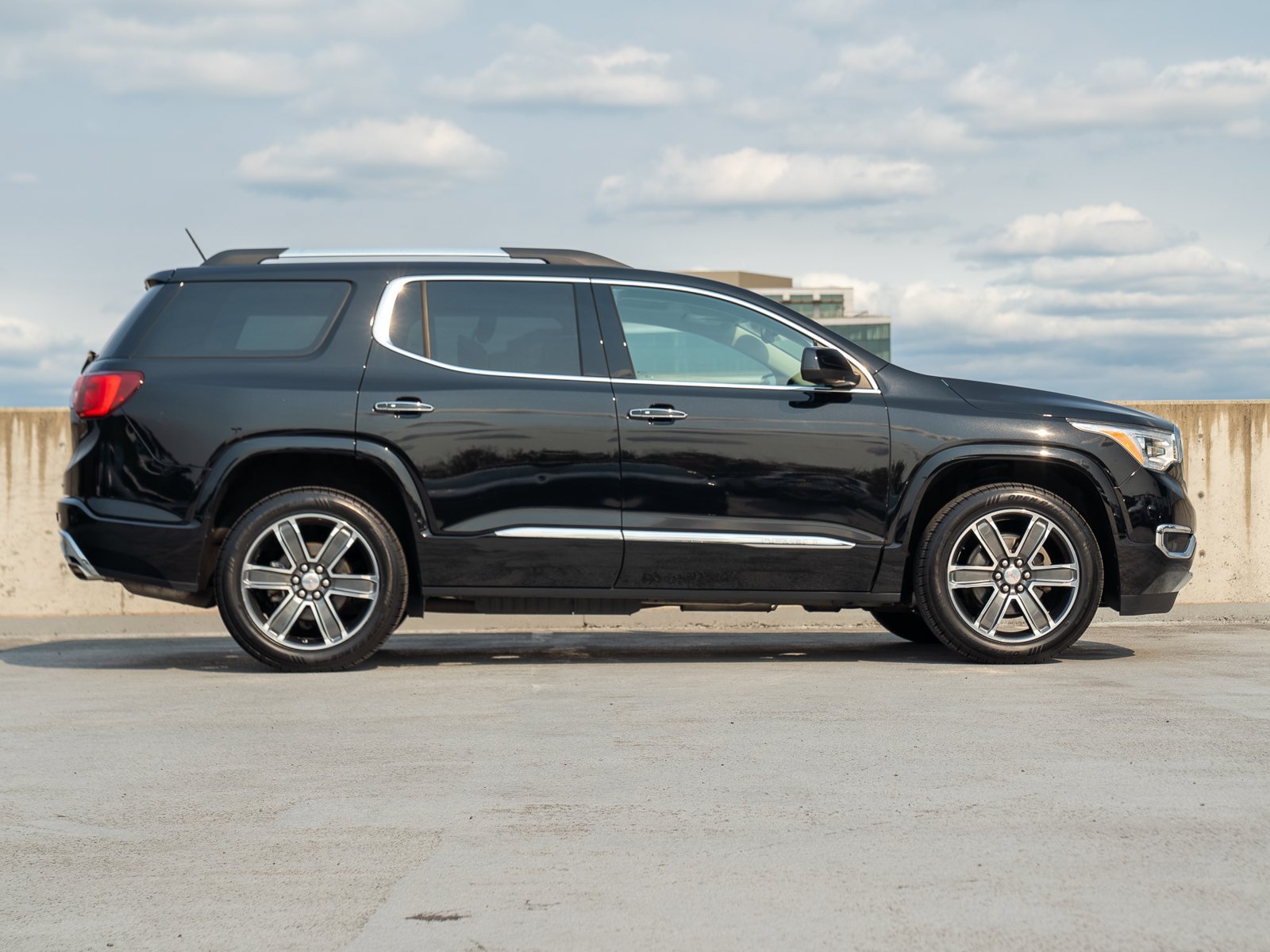 Used 2018 GMC Acadia Denali w/ Technology Package AWD/4WD image 6