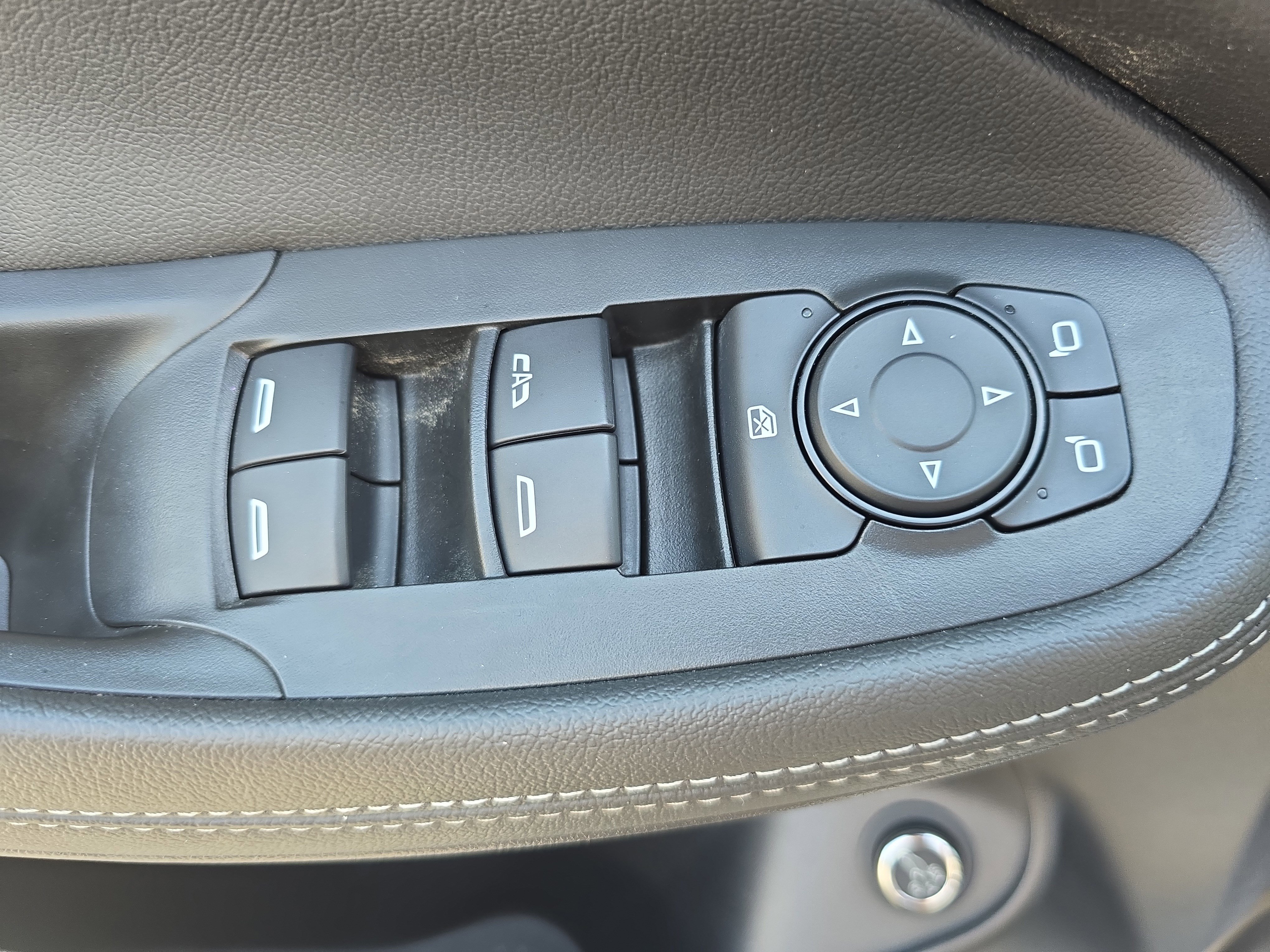 Used 2023 Buick Encore GX Select w/ Sport Touring Package FWD image 25