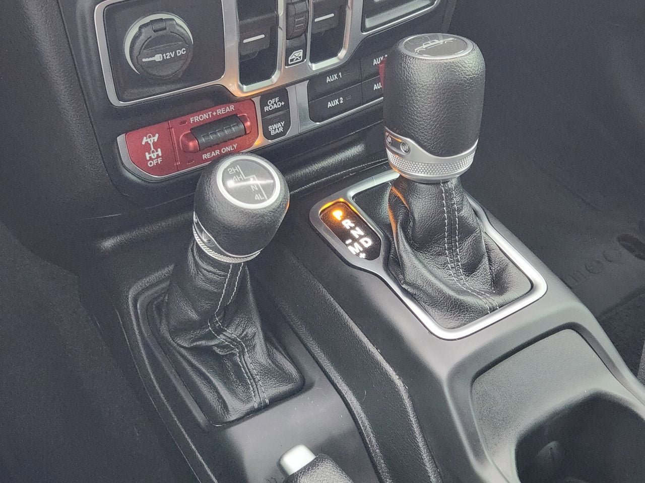 Used 2024 Jeep Gladiator Rubicon AWD/4WD image 19