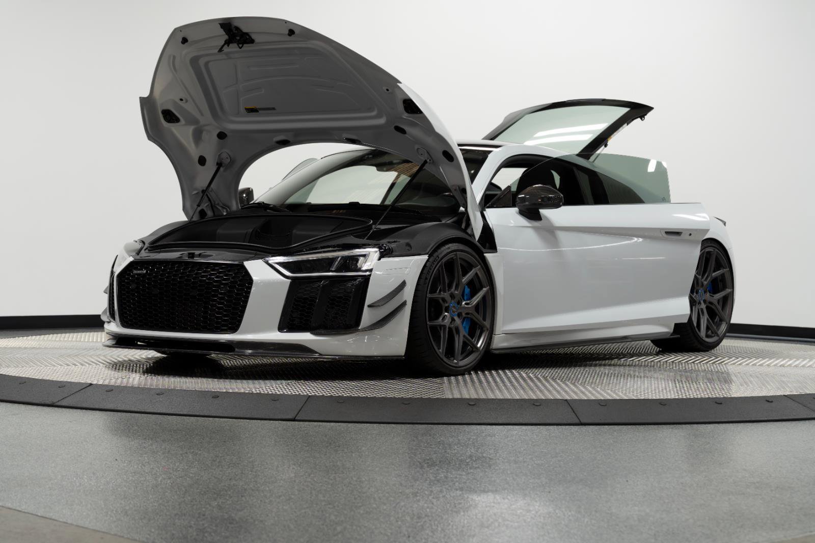 Used 2017 Audi R8 V10 plus w/ Full Leather Package image 46