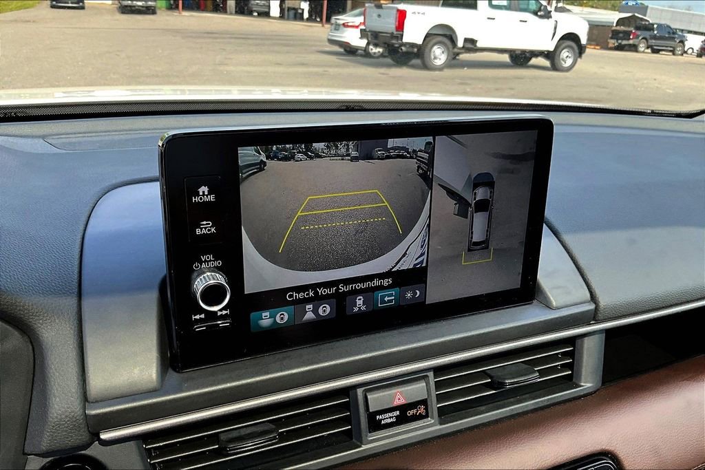 Used 2025 Honda Pilot Elite image 16