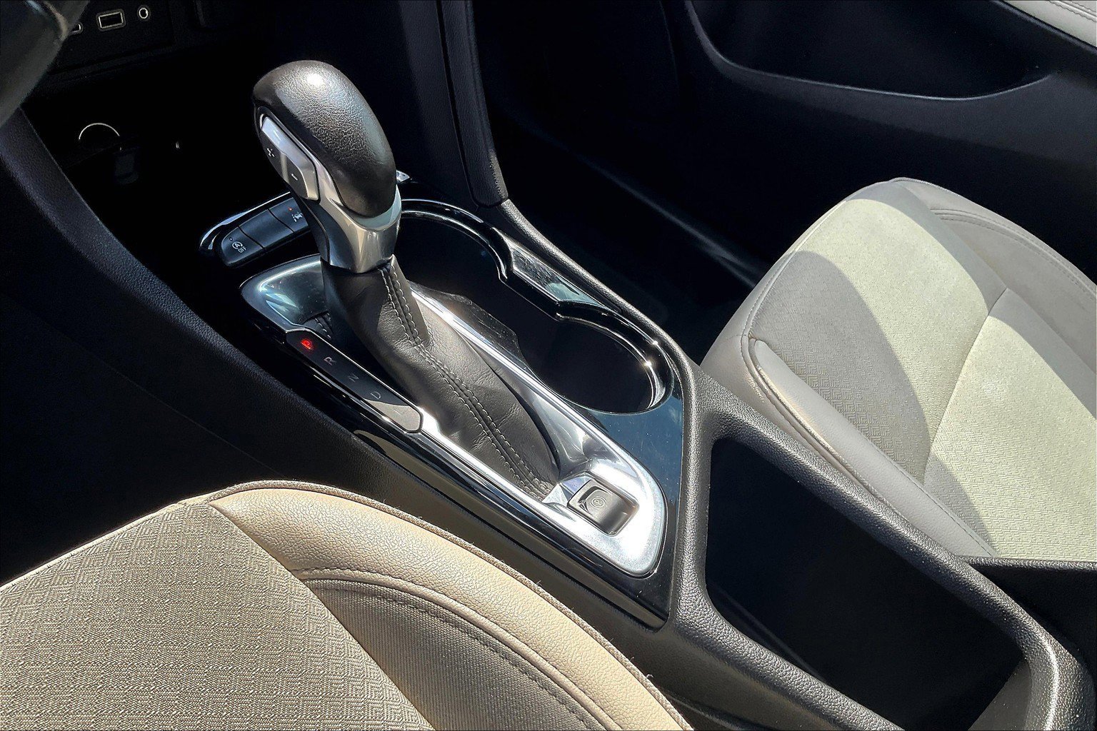 Used 2021 Buick Encore GX Select image 15