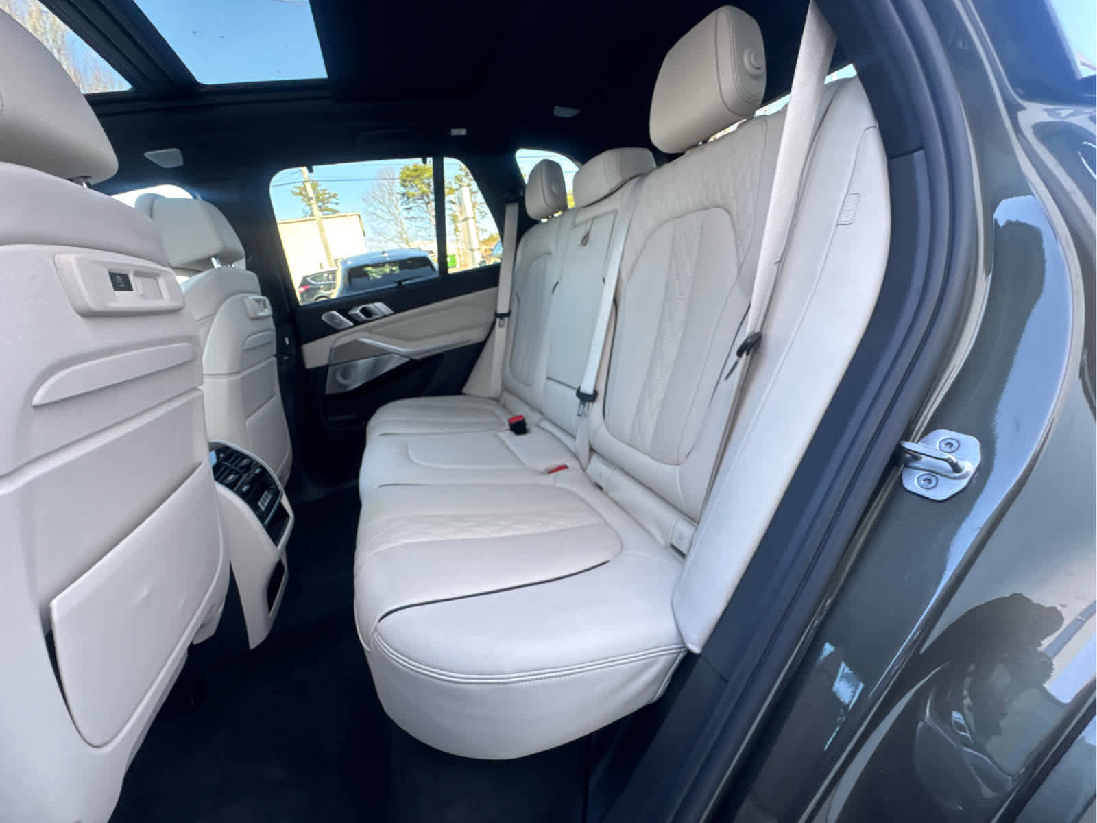 Used 2022 BMW X5 M50i w/ Executive Package image 13