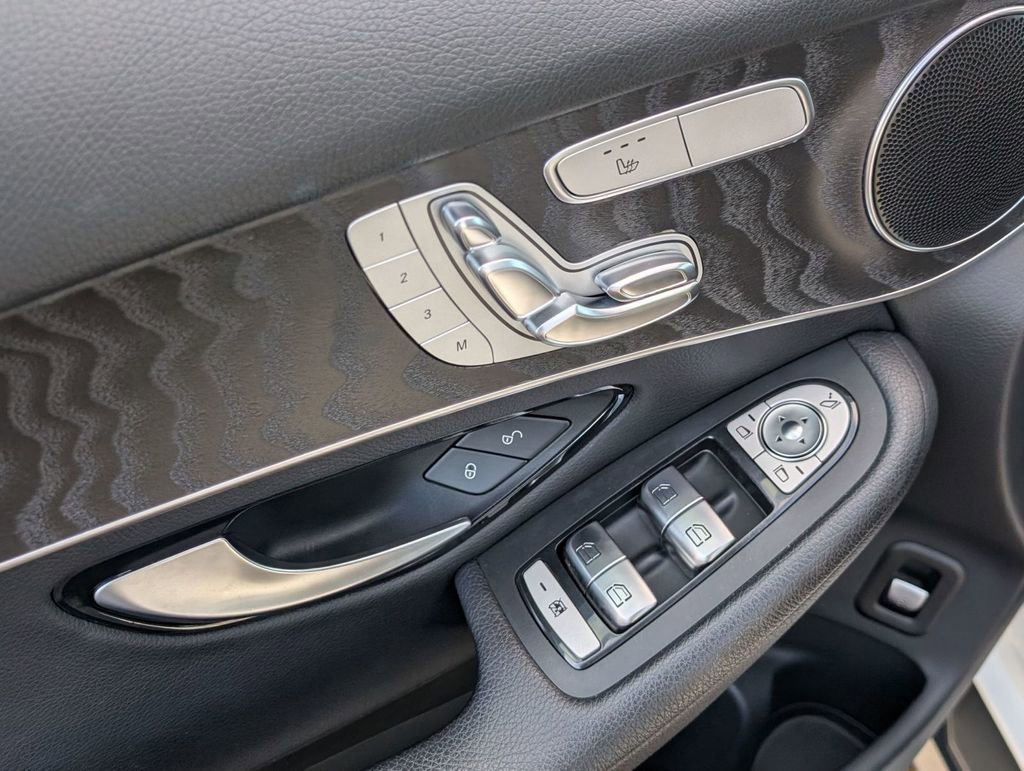 Used 2018 Mercedes-Benz GLC 300 4MATIC image 23