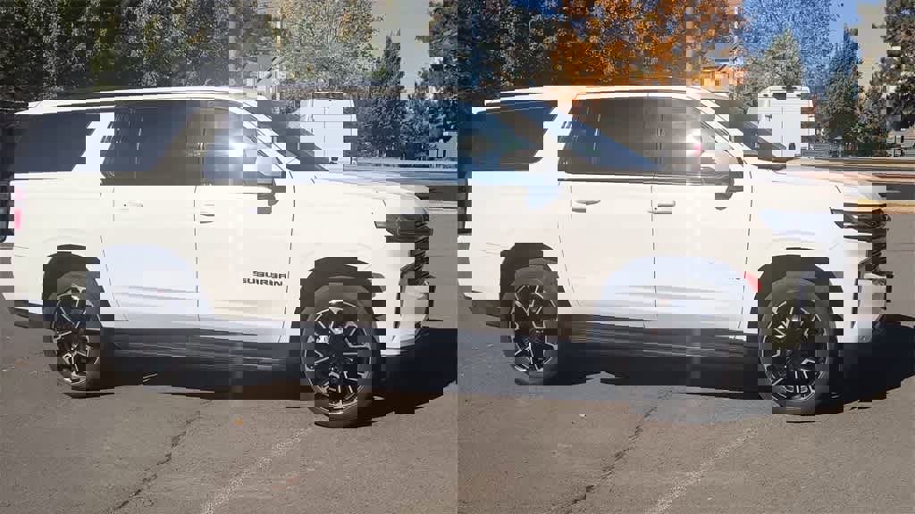 Used 2021 Chevrolet Suburban RST w/ Luxury Package image 2