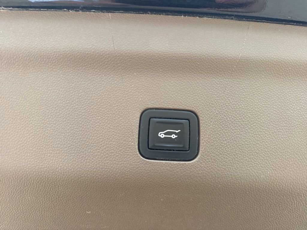 Used 2022 GMC Yukon XL Denali w/ Denali Premium Package image 46