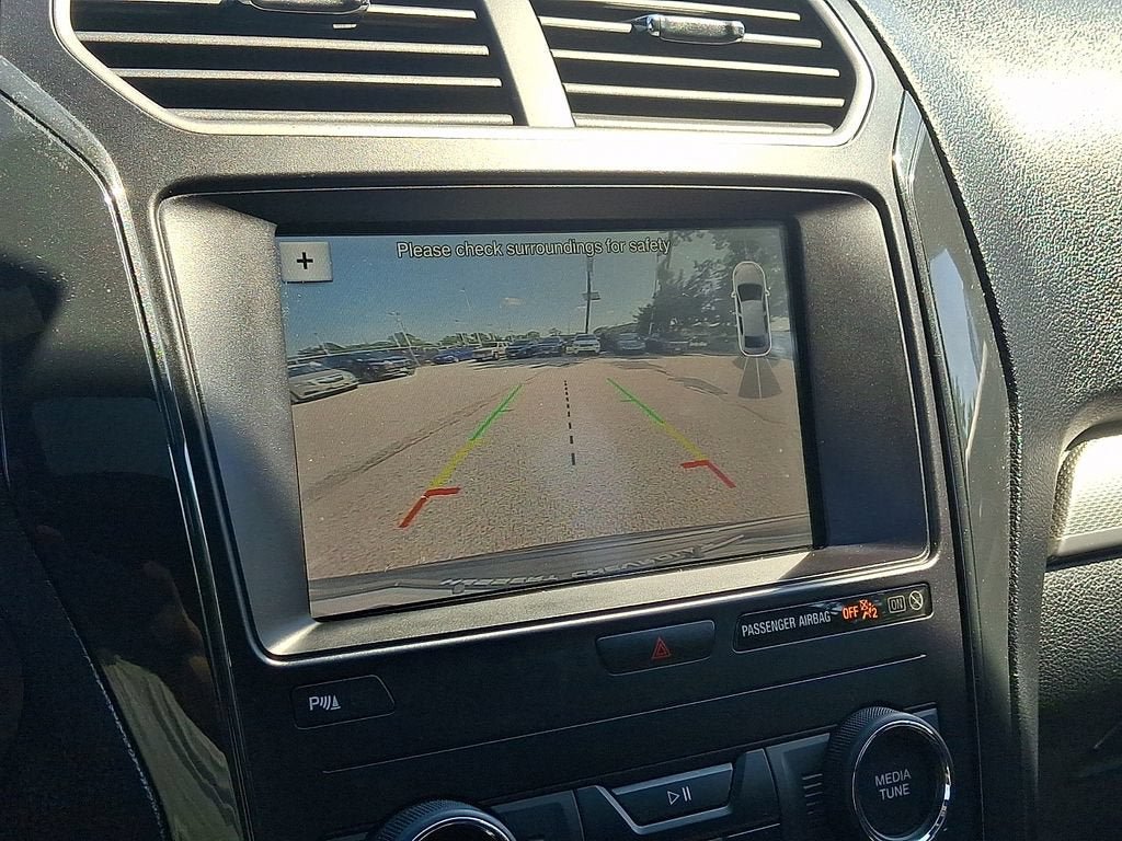 Used 2019 Ford Explorer XLT w/ Equipment Group 202A AWD/4WD image 19