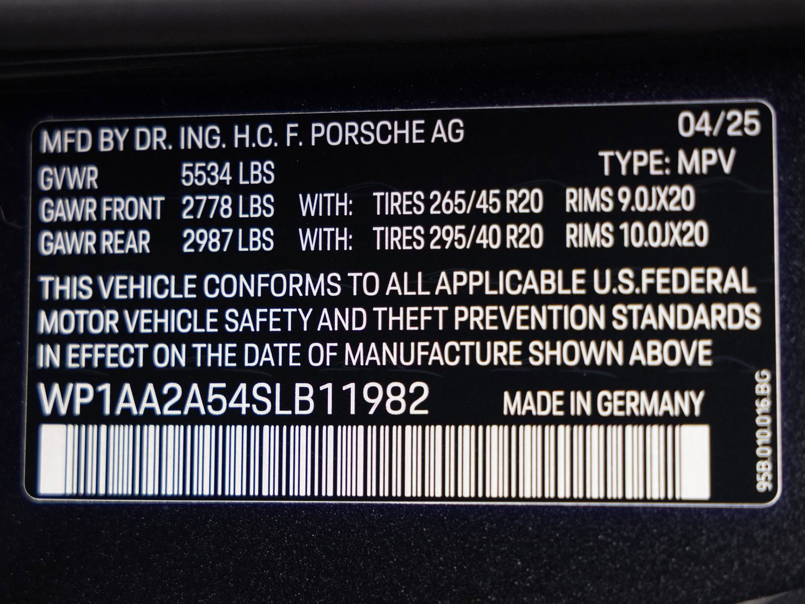 Certified 2025 Porsche Macan AWD/4WD image 37