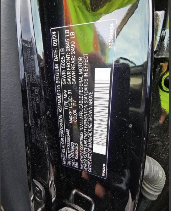 Used 2025 Volvo XC40 B5 Plus image 21