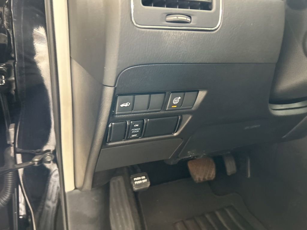 Used 2022 Nissan Armada SL w/ Captain's Chairs Package image 51