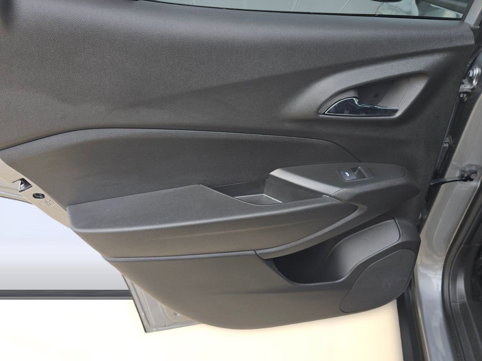 Used 2025 Chevrolet Trax RS w/ Driver Confidence Package image 21