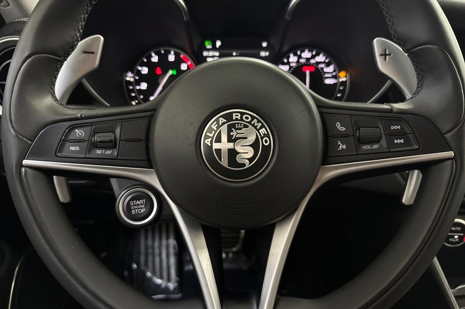 Used 2019 Alfa Romeo Giulia Ti Sport w/ Quick Order Package 22U Sport RWD image 17