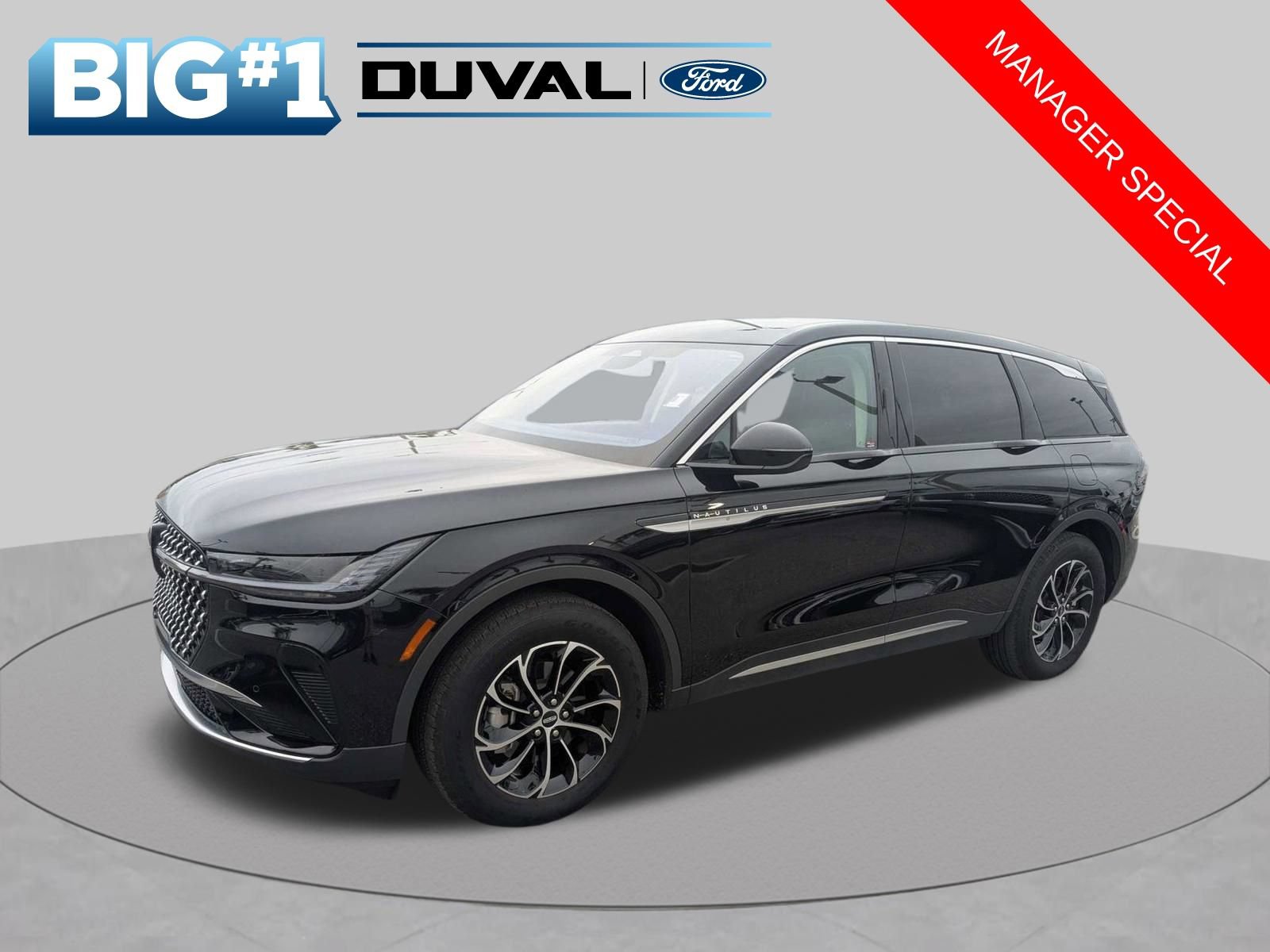 Used 2025 Lincoln Nautilus Premier AWD/4WD image 8