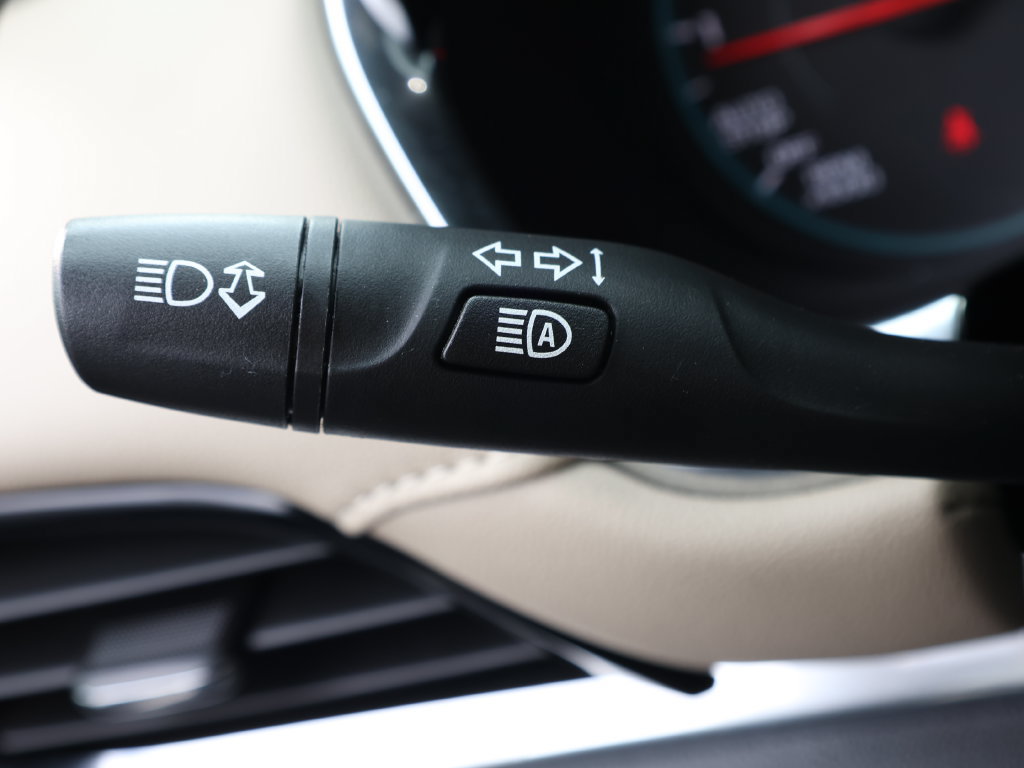 Used 2023 Chevrolet Traverse LS FWD image 33