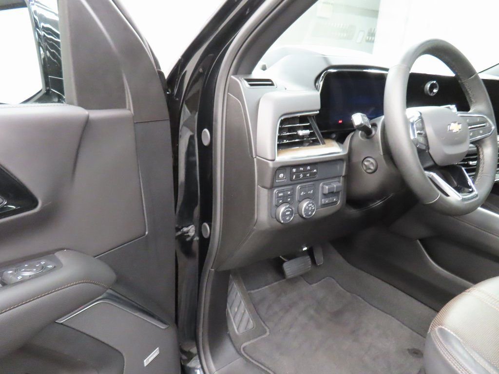 Used 2025 Chevrolet Suburban High Country AWD/4WD image 59
