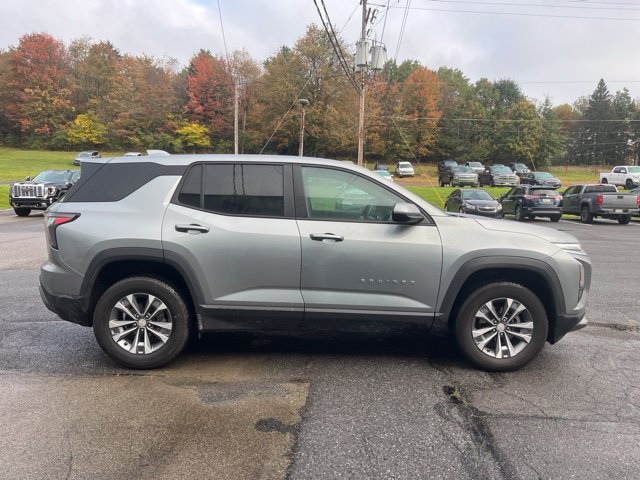 Used 2025 Chevrolet Equinox LT AWD/4WD image 3