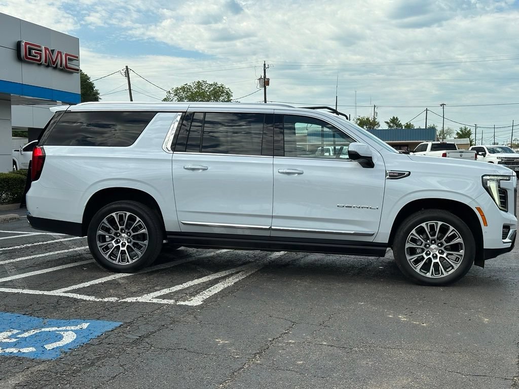 New 2026 GMC Yukon XL Denali w/ Denali Reserve Package AWD/4WD image 4