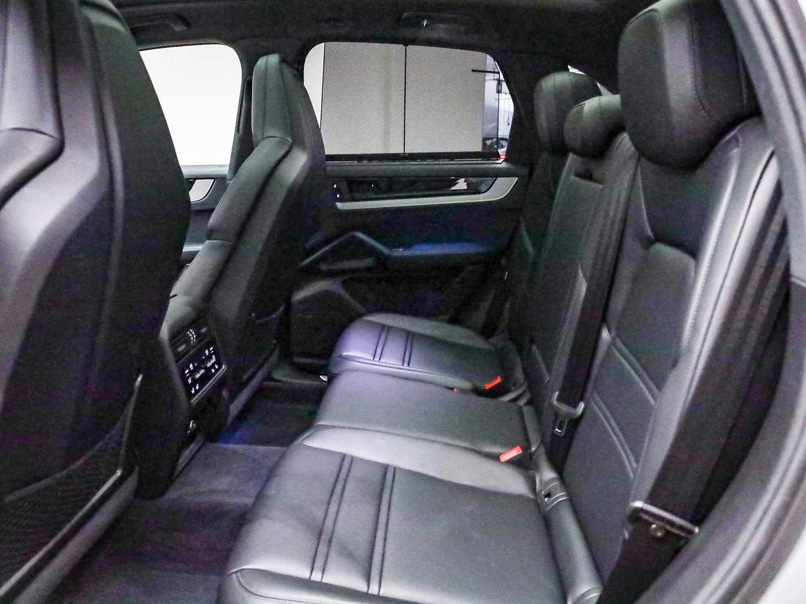Certified 2025 Porsche Cayenne S AWD/4WD image 54