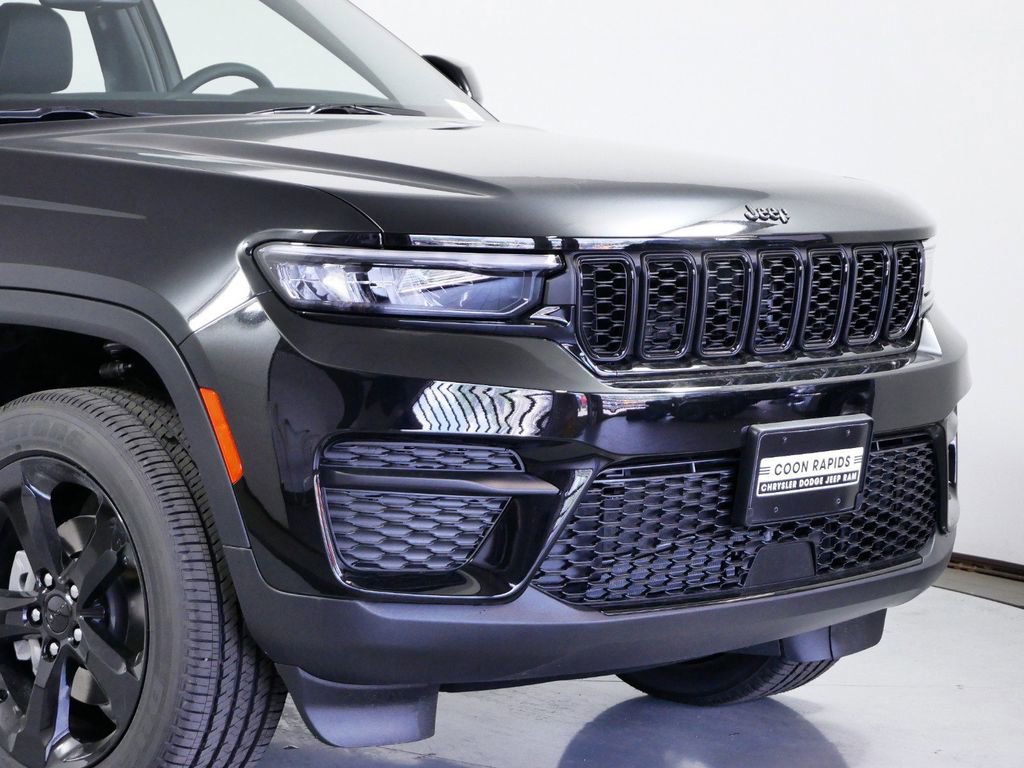 Certified 2024 Jeep Grand Cherokee Altitude image 3