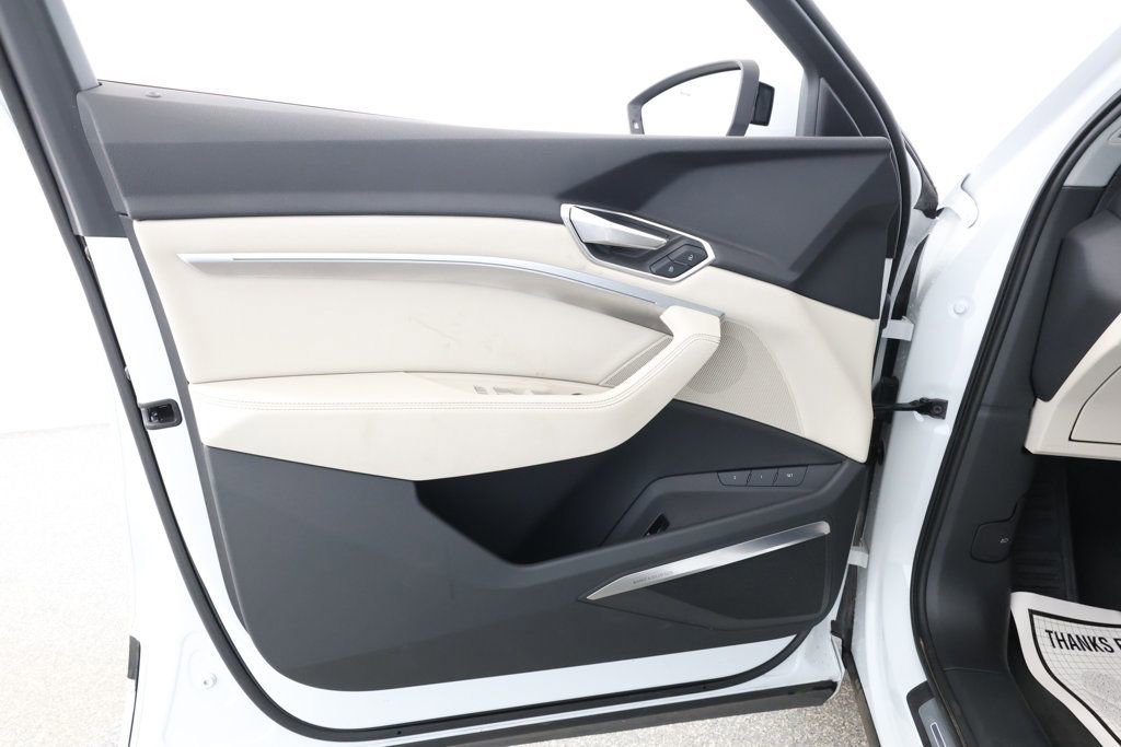 Used 2024 Audi Q8 e-tron Premium Plus w/ Premium Plus Package image 11