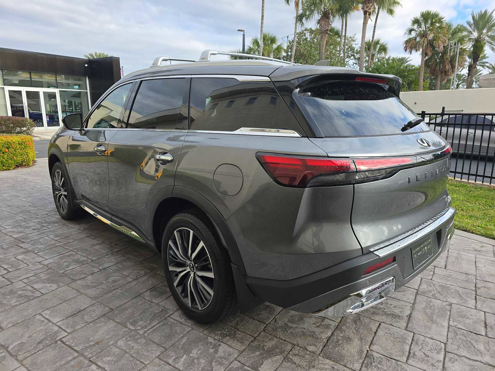 Used 2022 INFINITI QX60 Sensory w/ Cargo Package image 7