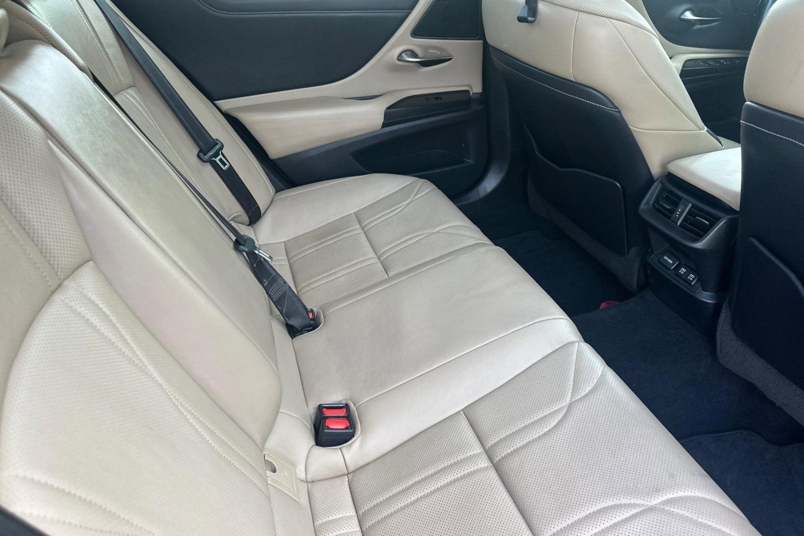 Used 2019 Lexus ES 350 Ultra Luxury w/ Accessory Package 2 image 28