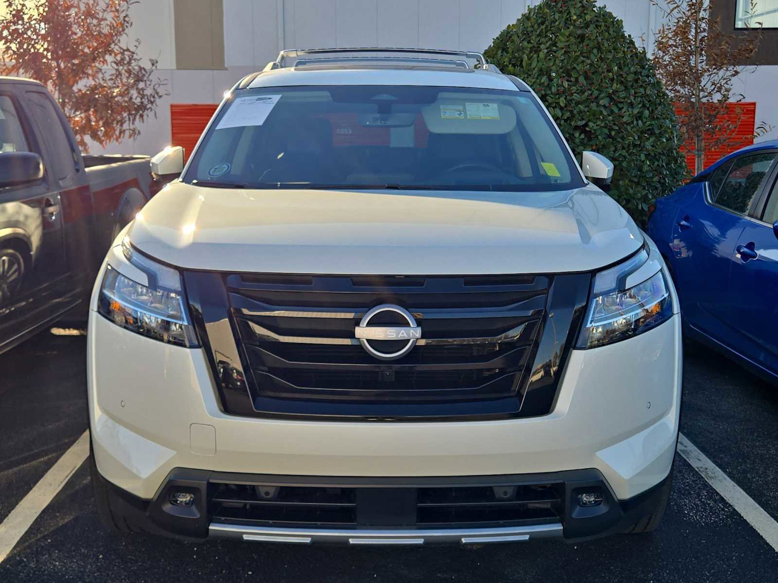 Used 2024 Nissan Pathfinder Platinum image 2