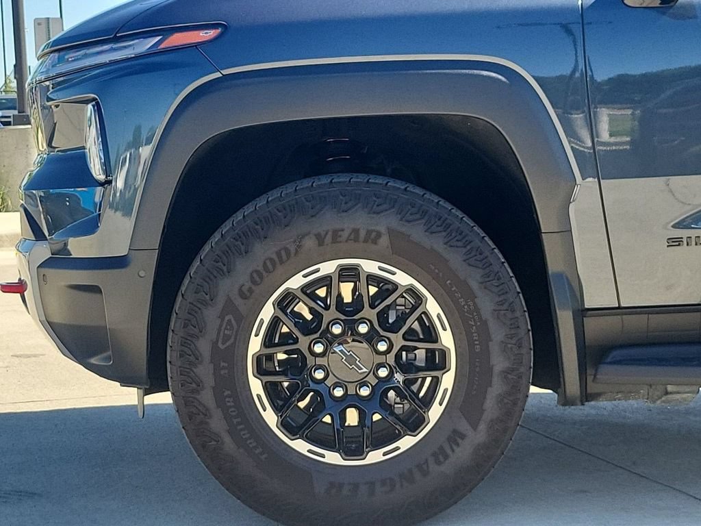 Used 2026 Chevrolet Silverado EV Trail Boss w/ LPO, Gameday Tailgate Package AWD/4WD image 39