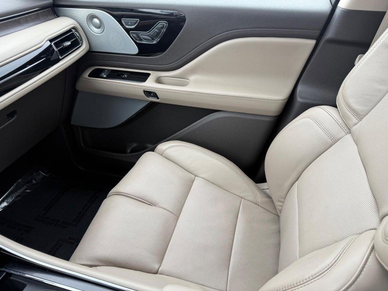 Certified 2022 Lincoln Aviator Reserve w/ Equipment Group 201A image 26