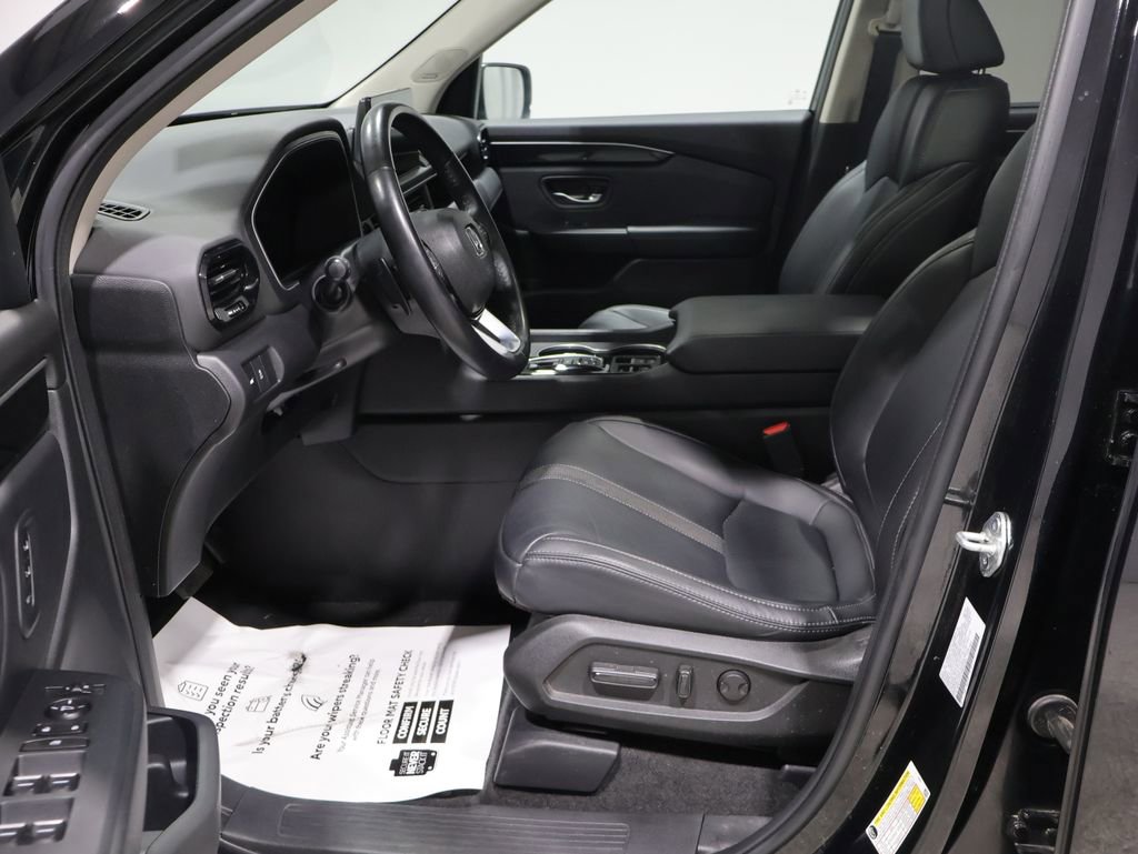 Used 2023 Honda Pilot Touring image 11