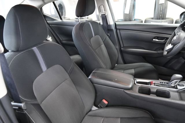 Used 2024 Nissan Sentra SV FWD image 9