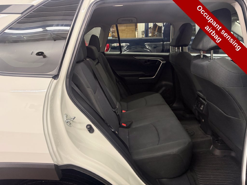 Used 2022 Toyota RAV4 LE AWD/4WD image 35