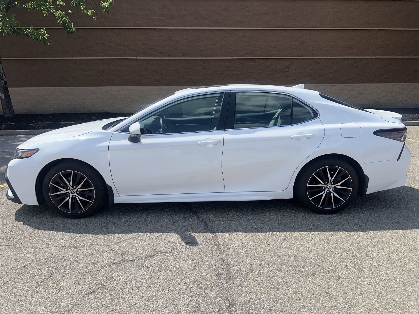 Used 2024 Toyota Camry SE w/ Cold Weather Package FWD image 2