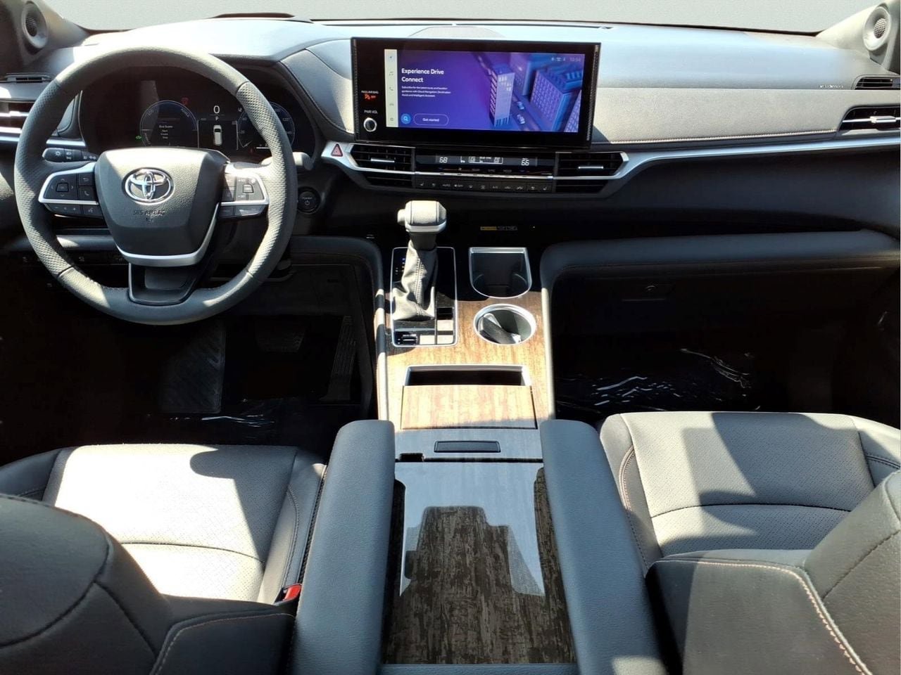 Used 2025 Toyota Sienna Platinum FWD image 16