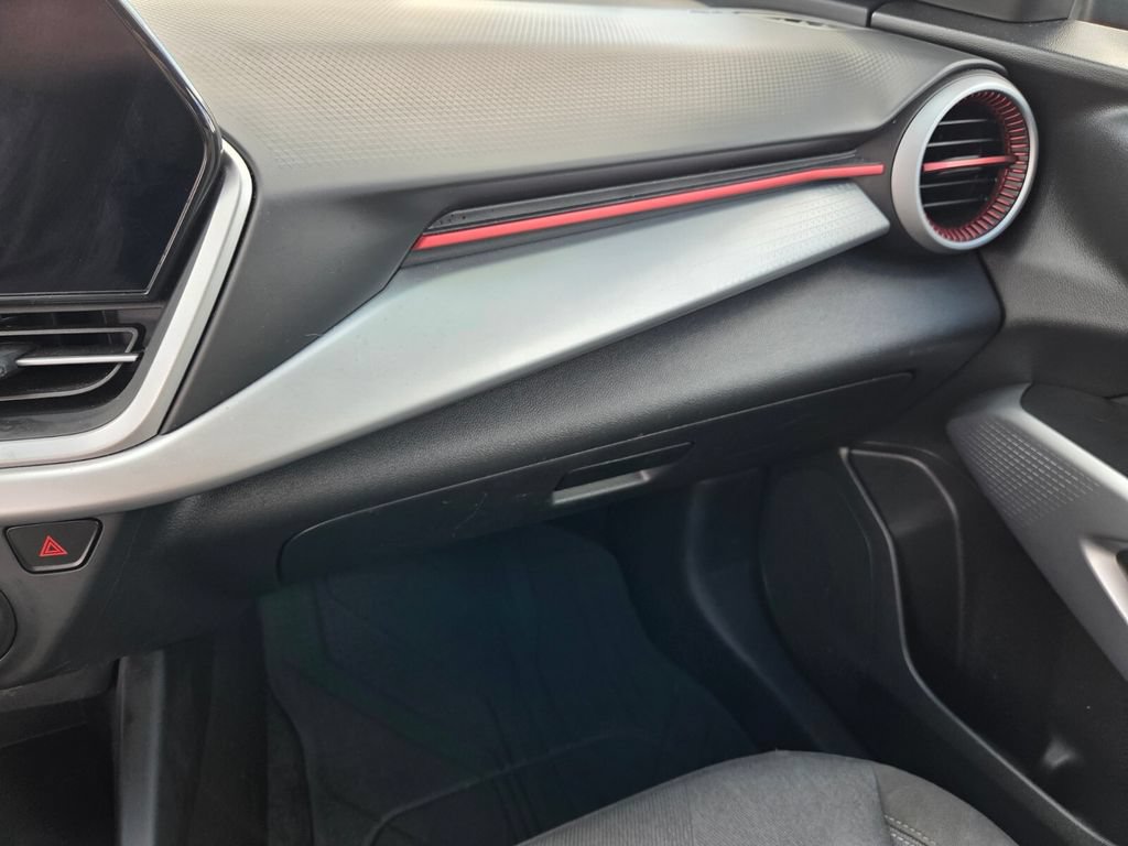 Used 2024 Chevrolet Trax RS FWD image 27