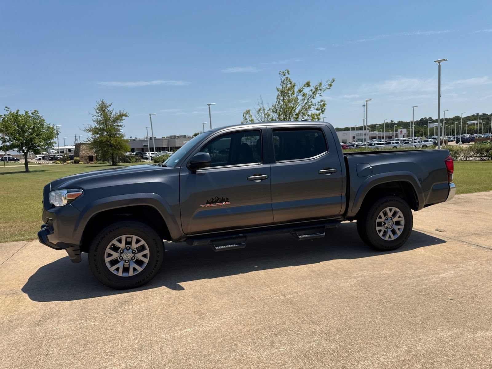 Used 2019 Toyota Tacoma SR5 RWD image 5
