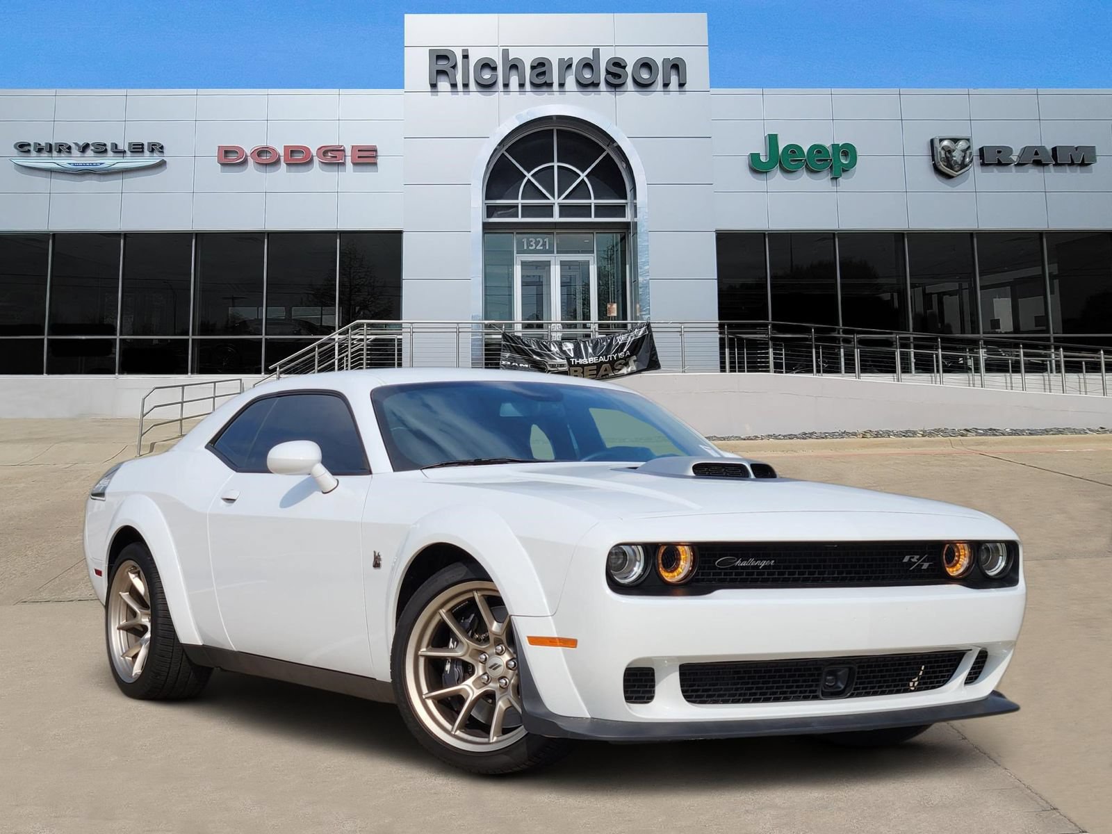 Used 2023 Dodge Challenger R/T Scat Pack RWD image 1