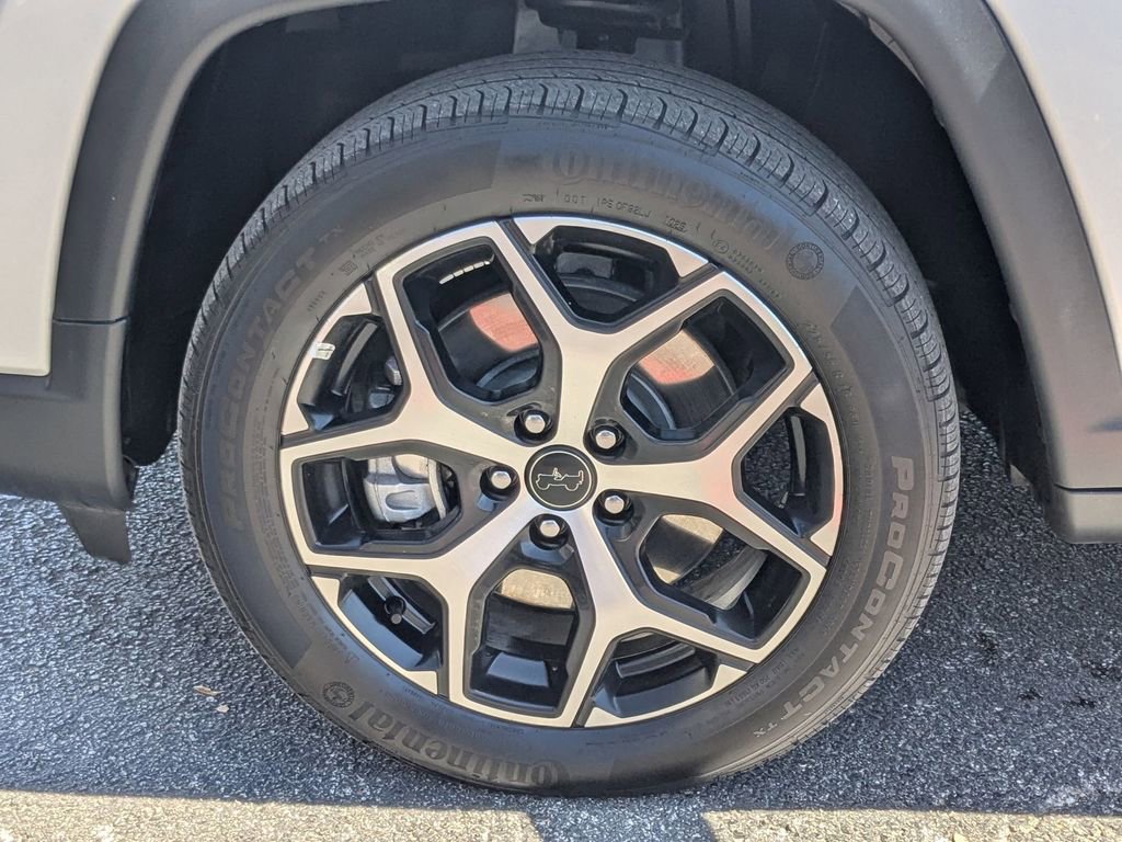 Used 2025 Jeep Compass Limited image 29