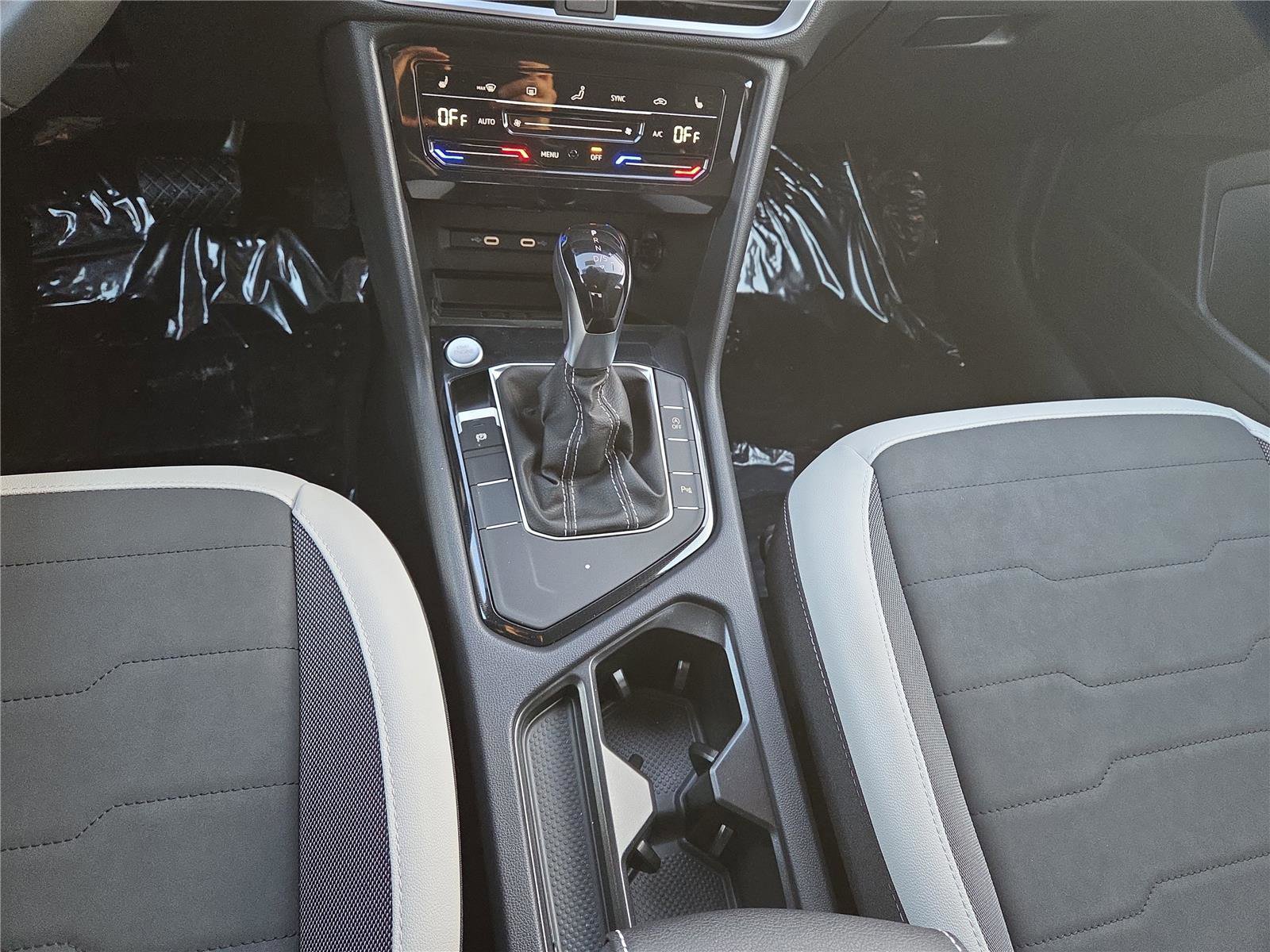 New 2026 Volkswagen Taos SE image 21