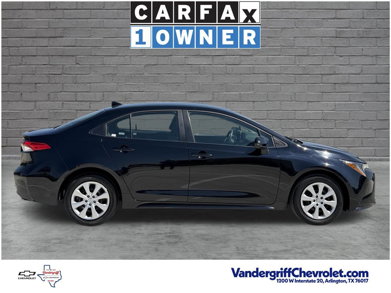 Used 2025 Toyota Corolla LE FWD image 3
